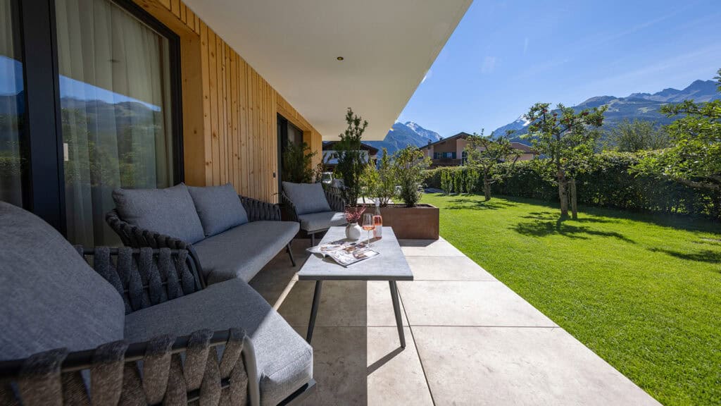 FESH LIVING Terrasse Loungemöbel Ausblick