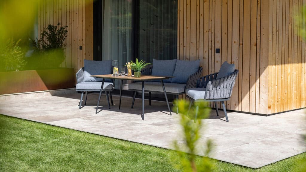 FESH LIVING Terrasse Loungemöbel Relaxen Sonne Abend