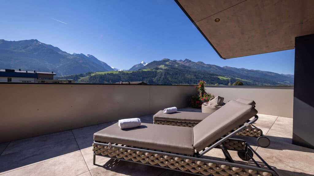 Penthouse terrace glacier view sun loungers Kitzsteinhorn mountain view