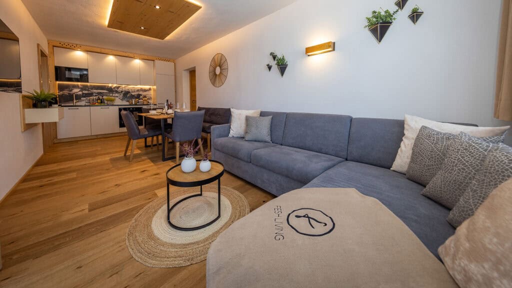 FESH LIVING Küche Esstisch Couch Stühle